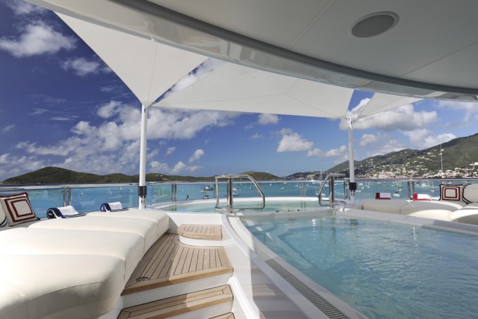 Superyacht TV - The Sundeck Jacuzzi Pool